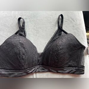 Sexy lace bra with velvet details